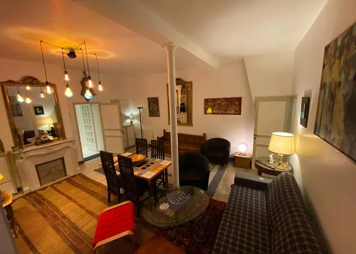 Romantic Apartment In Paris
